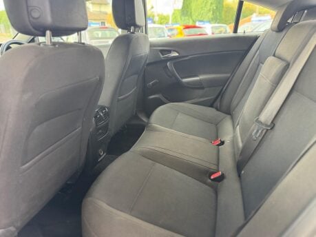 Vauxhall Insignia 2.0 CDTi ecoFLEX Exclusiv Euro 5 (s/s) 5dr 23