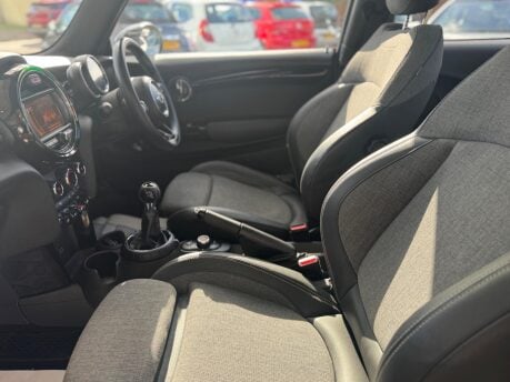 Mini Hatch 1.5 Cooper Euro 6 (s/s) 3dr 33