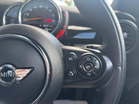 Mini Hatch 1.5 Cooper Euro 6 (s/s) 3dr 23