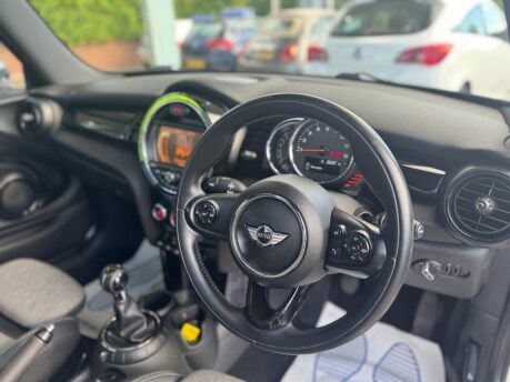 Mini Hatch 1.5 Cooper Euro 6 (s/s) 3dr 29