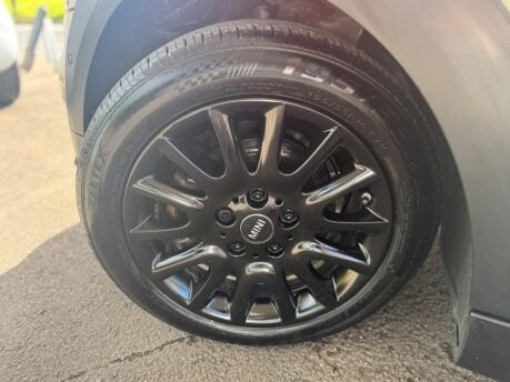 Mini Hatch 1.5 Cooper Euro 6 (s/s) 3dr 17