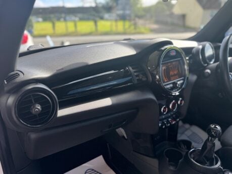 Mini Hatch 1.5 Cooper Euro 6 (s/s) 3dr 34