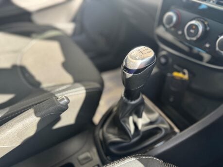 Renault Clio 0.9 TCe Iconic Euro 6 (s/s) 5dr 25