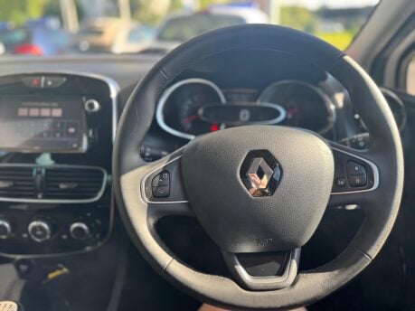 Renault Clio 0.9 TCe Iconic Euro 6 (s/s) 5dr 23