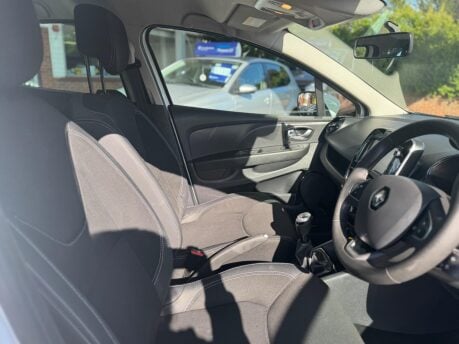 Renault Clio 0.9 TCe Iconic Euro 6 (s/s) 5dr 27