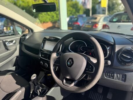 Renault Clio 0.9 TCe Iconic Euro 6 (s/s) 5dr 28