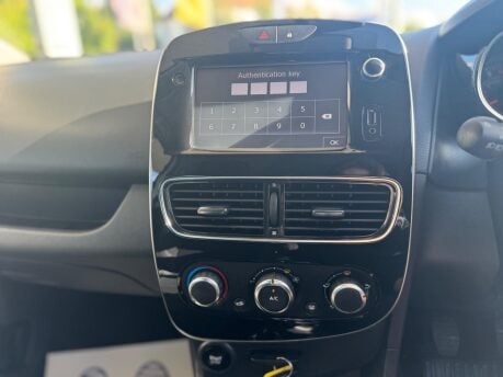 Renault Clio 0.9 TCe Iconic Euro 6 (s/s) 5dr 24