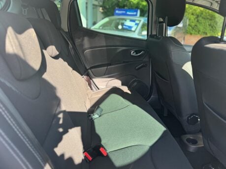 Renault Clio 0.9 TCe Iconic Euro 6 (s/s) 5dr 29
