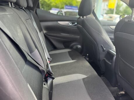 Nissan Qashqai 1.5 dCi N-Connecta Euro 6 (s/s) 5dr 6