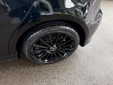 Mercedes-Benz A Class 1.5 A180d AMG Line (Premium) Euro 6 (s/s) 5dr 26
