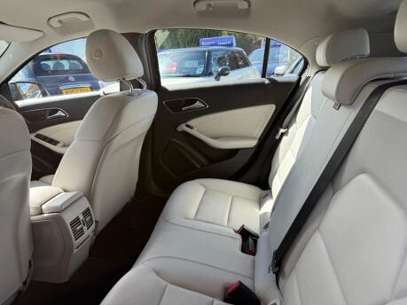 Mercedes-Benz A Class 1.5 A180d Sport (Executive) 7G-DCT Euro 6 (s/s) 5dr 23