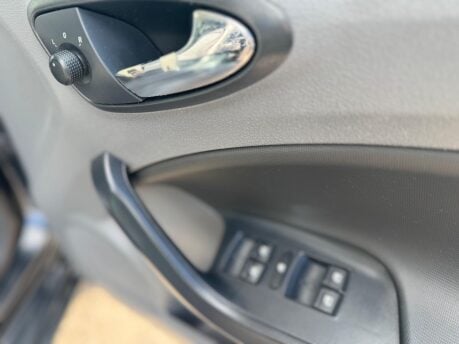 SEAT Ibiza 1.4 16V SE Euro 4 5dr 13