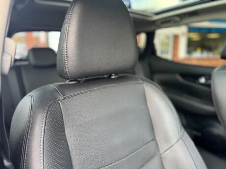 Nissan Qashqai 1.6 dCi Tekna 4WD Euro 6 (s/s) 5dr 25