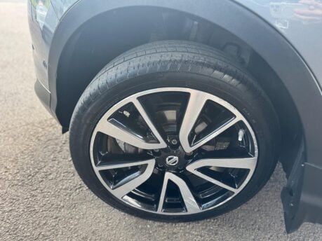 Nissan Qashqai 1.6 dCi Tekna 4WD Euro 6 (s/s) 5dr 17