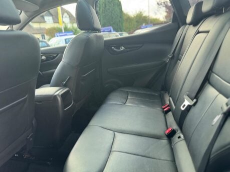 Nissan Qashqai 1.6 dCi Tekna 4WD Euro 6 (s/s) 5dr 29