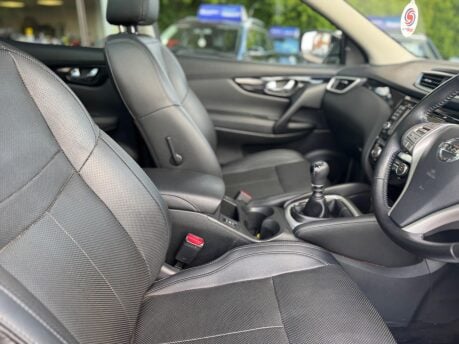 Nissan Qashqai 1.6 dCi Tekna 4WD Euro 6 (s/s) 5dr 26