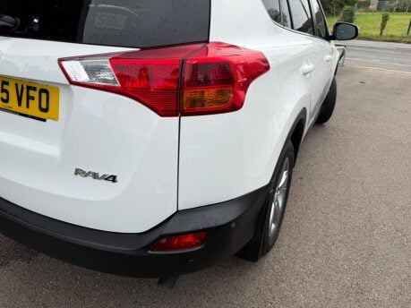 Toyota Rav4 2.0 D-4D Business Edition 2WD Euro 5 (s/s) 5dr 18