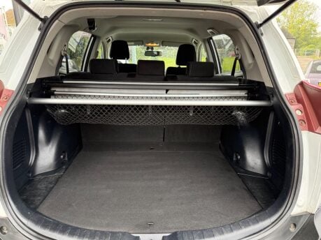Toyota Rav4 2.0 D-4D Business Edition 2WD Euro 5 (s/s) 5dr 38