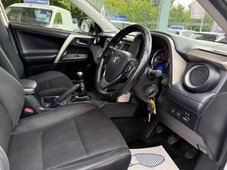 Toyota Rav4 2.0 D-4D Business Edition 2WD Euro 5 (s/s) 5dr 45