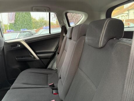Toyota Rav4 2.0 D-4D Business Edition 2WD Euro 5 (s/s) 5dr 24