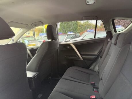 Toyota Rav4 2.0 D-4D Business Edition 2WD Euro 5 (s/s) 5dr 25