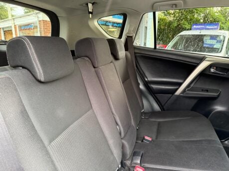 Toyota Rav4 2.0 D-4D Business Edition 2WD Euro 5 (s/s) 5dr 22