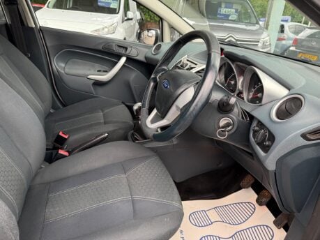Ford Fiesta 1.25 Zetec 5dr 17
