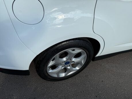 Ford C-Max 1.6 Zetec Euro 5 5dr 19