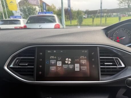 Peugeot 308 1.6 e-HDi Feline Euro 5 (s/s) 5dr 26