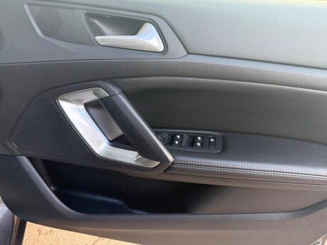 Peugeot 308 1.6 e-HDi Feline Euro 5 (s/s) 5dr 23