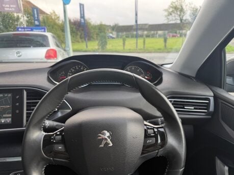 Peugeot 308 1.6 e-HDi Feline Euro 5 (s/s) 5dr 31