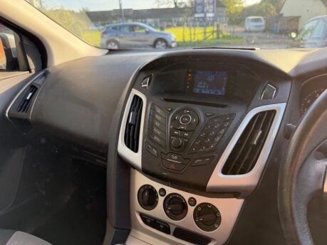 Ford Focus 1.6 Zetec Euro 5 5dr 14