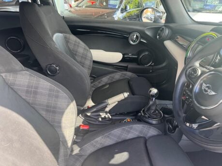 Mini Hatch 1.5 Cooper Euro 6 (s/s) 3dr 25