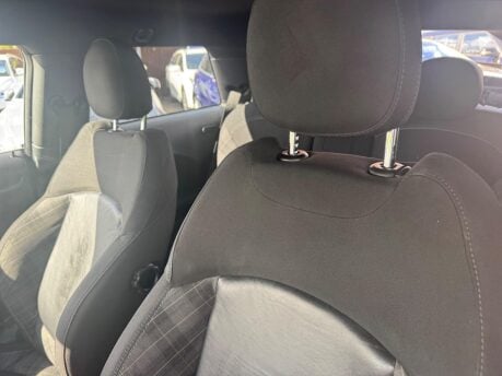 Mini Hatch 1.5 Cooper Euro 6 (s/s) 3dr 29