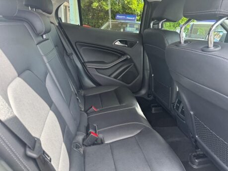 Mercedes-Benz GLA 2.1 GLA200d Sport 7G-DCT Euro 6 (s/s) 5dr 27