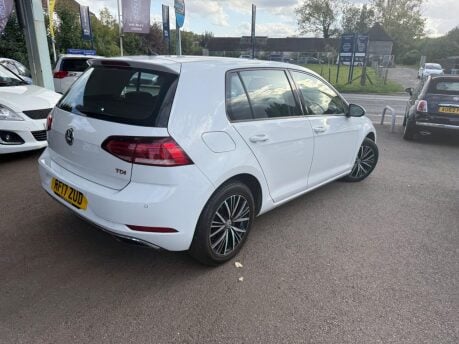 Volkswagen Golf 1.6 TDI BlueMotion Tech SE Nav Euro 6 (s/s) 5dr 9
