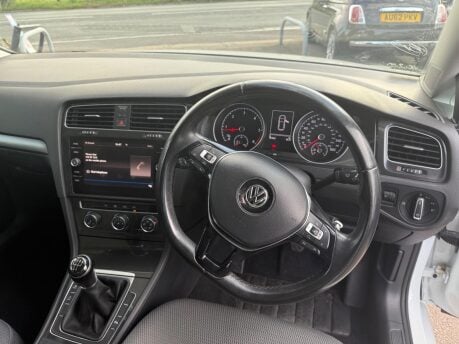 Volkswagen Golf 1.6 TDI BlueMotion Tech SE Nav Euro 6 (s/s) 5dr 14