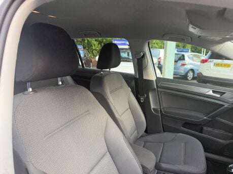 Volkswagen Golf 1.6 TDI BlueMotion Tech SE Nav Euro 6 (s/s) 5dr 10