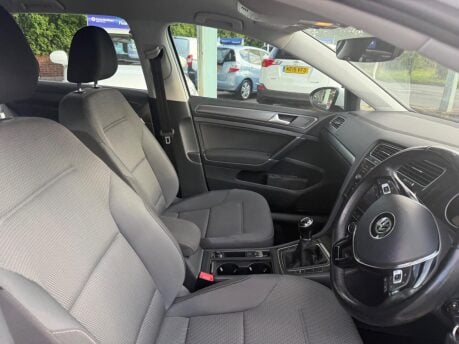 Volkswagen Golf 1.6 TDI BlueMotion Tech SE Nav Euro 6 (s/s) 5dr 11