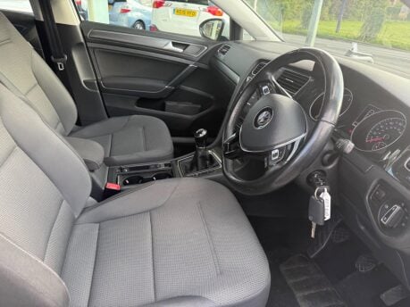 Volkswagen Golf 1.6 TDI BlueMotion Tech SE Nav Euro 6 (s/s) 5dr 12