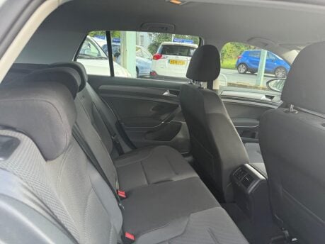 Volkswagen Golf 1.6 TDI BlueMotion Tech SE Nav Euro 6 (s/s) 5dr 13