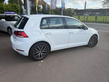 Volkswagen Golf 1.6 TDI BlueMotion Tech SE Nav Euro 6 (s/s) 5dr 8