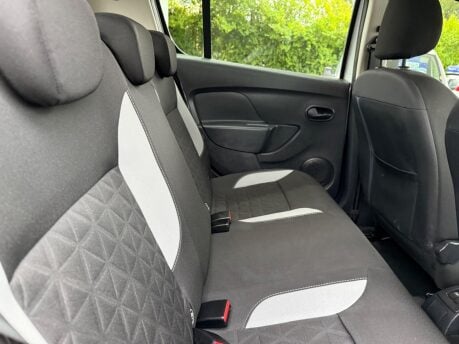 Dacia Sandero Stepway 1.5 dCi Laureate Euro 6 (s/s) 5dr 23