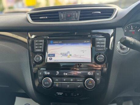 Nissan Qashqai 1.6 dCi Tekna 2WD Euro 6 (s/s) 5dr 23