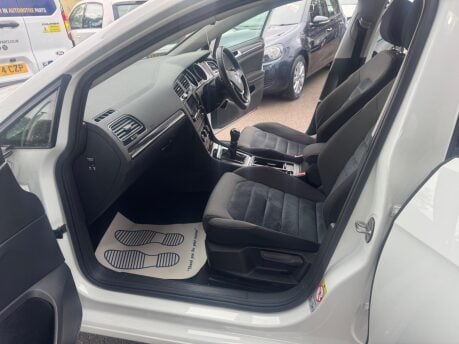 Volkswagen Golf 2.0 TDI BlueMotion Tech GT Euro 5 (s/s) 5dr 23