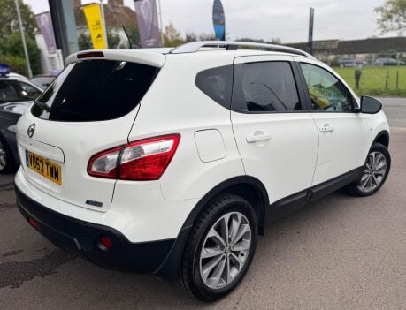 Nissan Qashqai 1.6 dCi Tekna 2WD Euro 5 5dr (AVM) 4