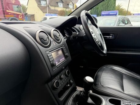 Nissan Qashqai 1.6 dCi Tekna 2WD Euro 5 5dr (AVM) 14