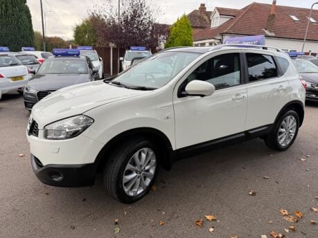 Nissan Qashqai 1.6 dCi Tekna 2WD Euro 5 5dr (AVM) 8