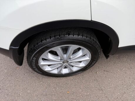 Nissan Qashqai 1.6 dCi Tekna 2WD Euro 5 5dr (AVM) 26