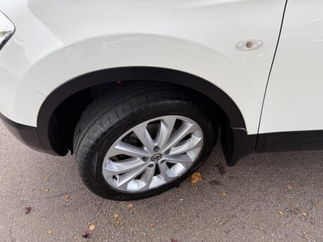Nissan Qashqai 1.6 dCi Tekna 2WD Euro 5 5dr (AVM) 24